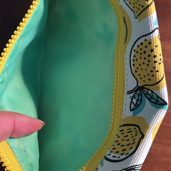 Ipsy Lemon Print pouch NWOT - Picture 3 of 4